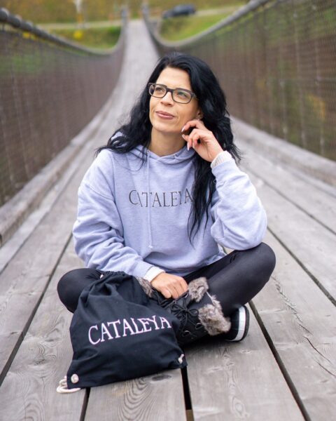 Merchandise, Shooting, CITY, Gleisdorf, CATALEYA, Naturprodukte, Pulli, Foto, Eisner Fotografie, brücke, hängebrücke, Kärnten, bianca,